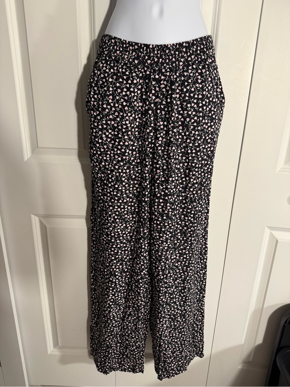 Monki Black Wide-Leg Pants with Pink Abstract Print
